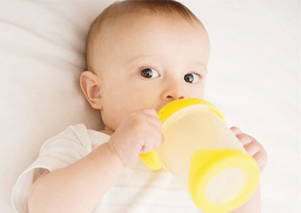 怎么看小孩有没有脱水 64f9e68b56d94864bb4847667d1c84f1.jpeg