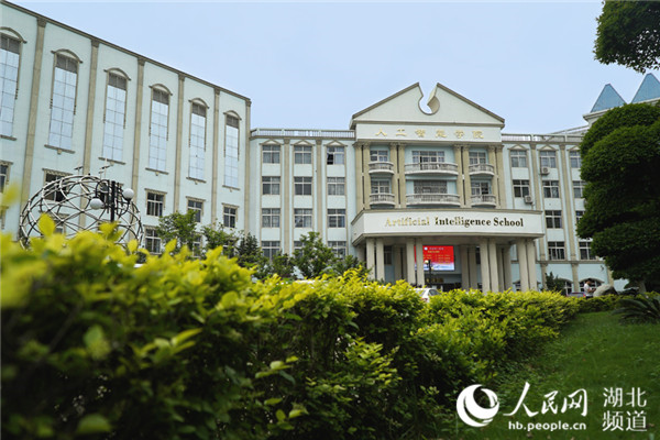 
人工智能专业人才紧缺武汉一民办高校成立人工智能学院


