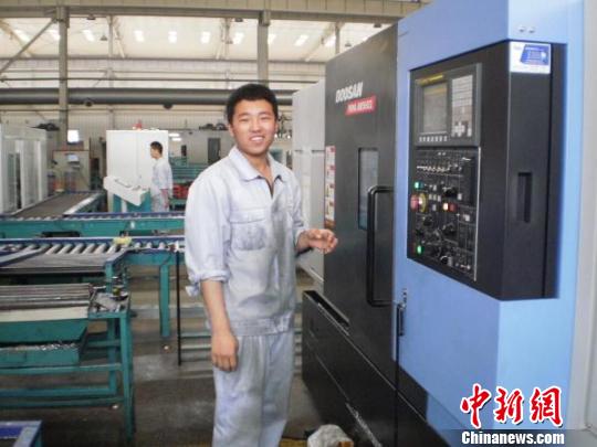 
哈尔滨实行“现代学徒制”老工业基地“后继有人”


