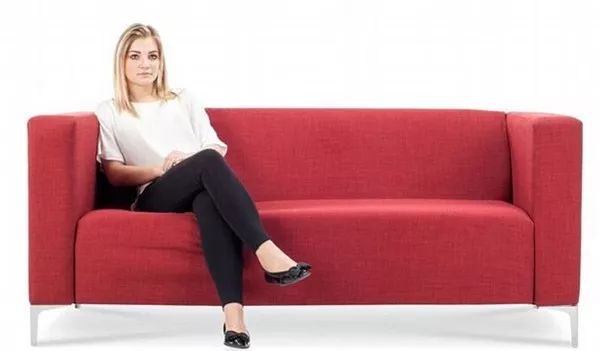 沙发怎么坐才不会既伤颈椎又伤腰 枕头