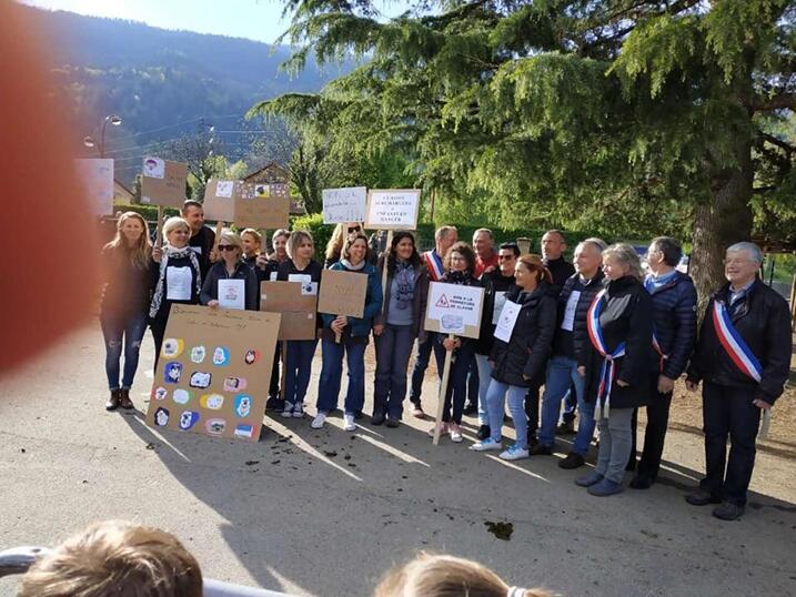 萌!在法国,有15只羊登记入学成了“小学生”
萌!在法国,有15只羊登记入学成了“小学生”