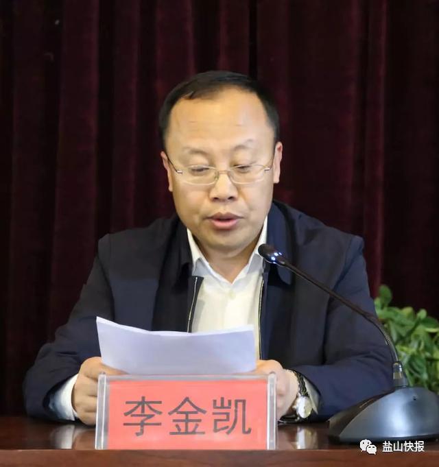 石药集团助理总裁张赫明,石药普恩慈善基金会秘书长赵利慧一行8人,团