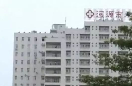 注意,男子被路边“死亡帽”放倒!这玩意儿雨天过后特别多 freeXXX欧美老妇