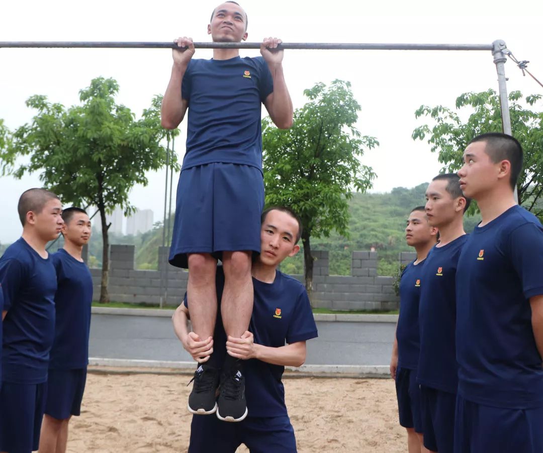 退伍三年后,他再次入列消防!_李健