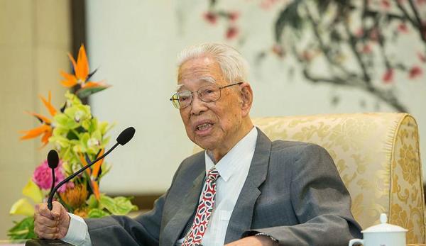 中国人民大学原校长袁宝华逝世,原中顾委委员仅4人健在
中国人民大学原校长袁宝华逝世,原中顾委委员仅4人健在