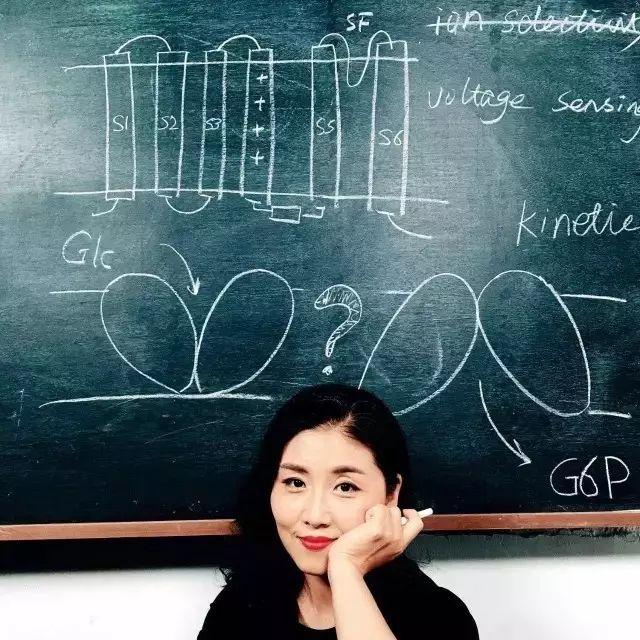
原创
你见过疯狂追星玩微博很六的美女科学家吗？这里就有一个


