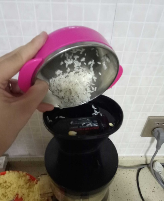                     不管再难搞的积食，玉米这样用，喝完一碗嗖嗖嗖！再也不用药！