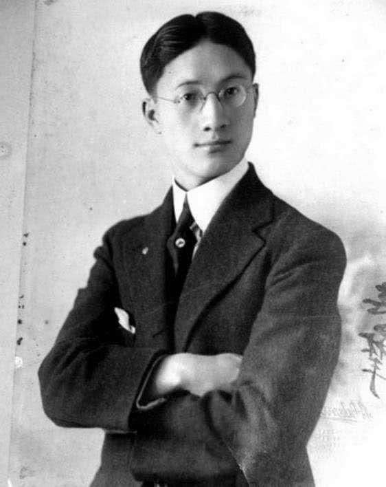 她一生与四个男人纠缠，遗愿是和徐志摩葬一起，死后23年没下葬