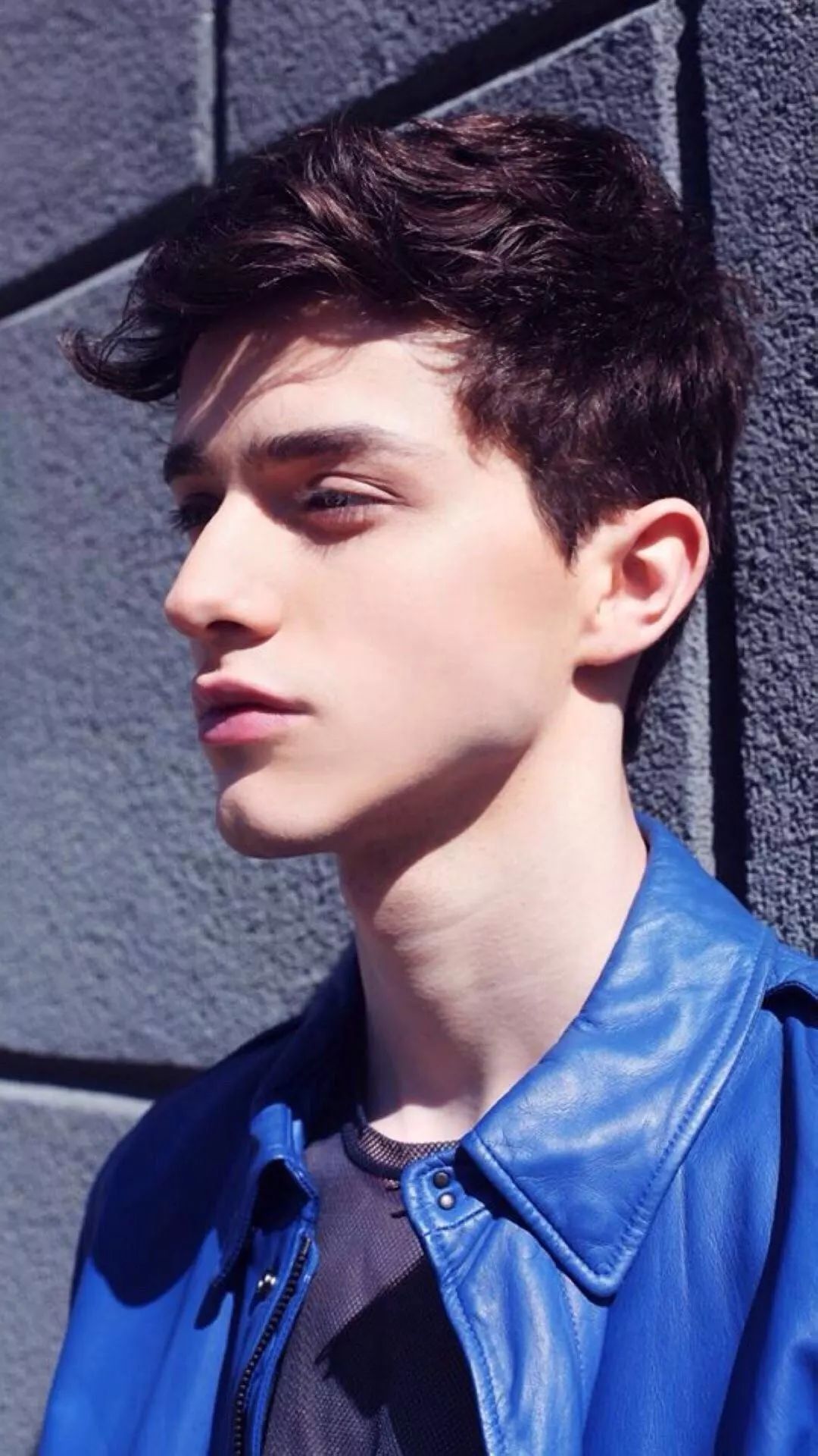 男生怎么拍照显脸小 a0c21be0e6ae465c91b03517f77f86e4.jpeg