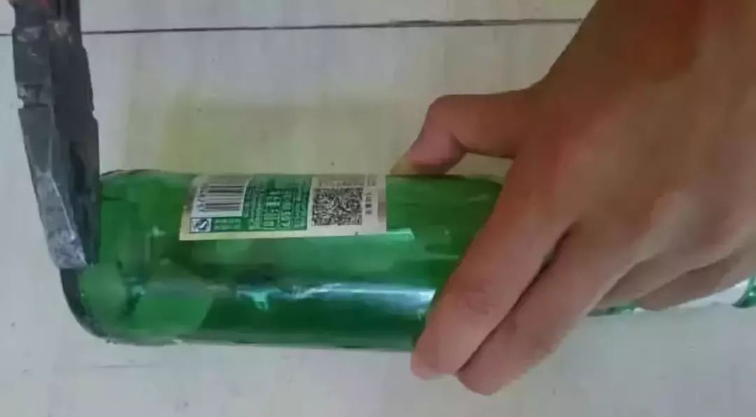 男人口大有瓶酒猜成语_看图猜成语(2)