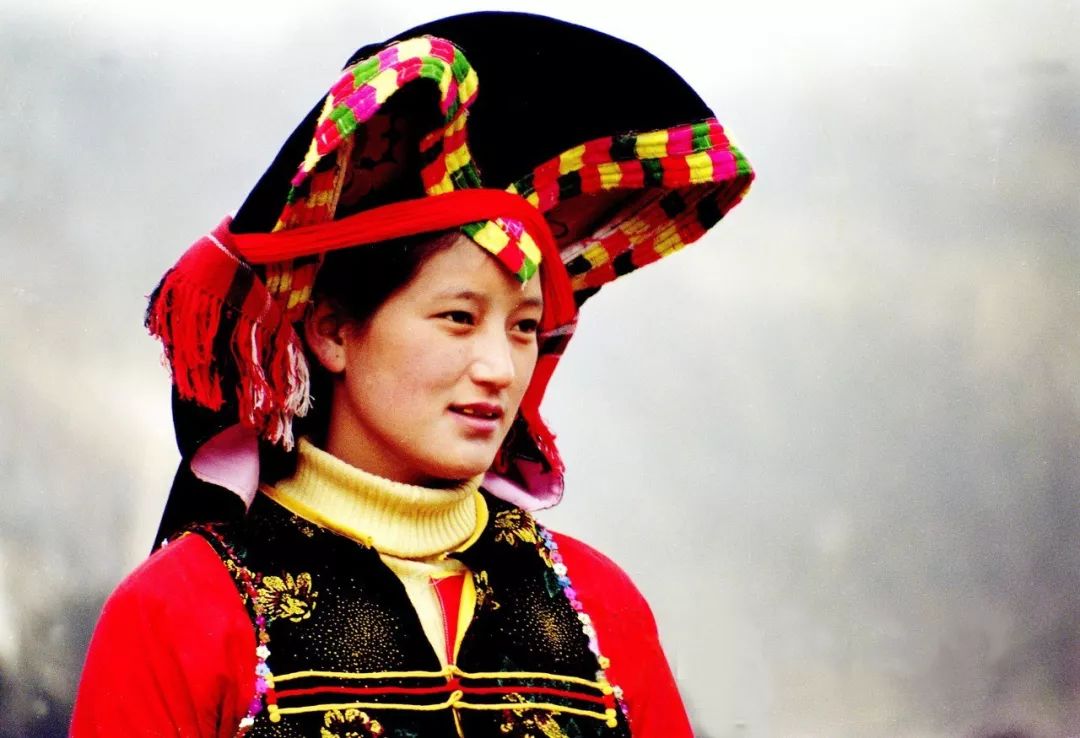 彝族服饰 ——彝族文化艺术的瑰宝