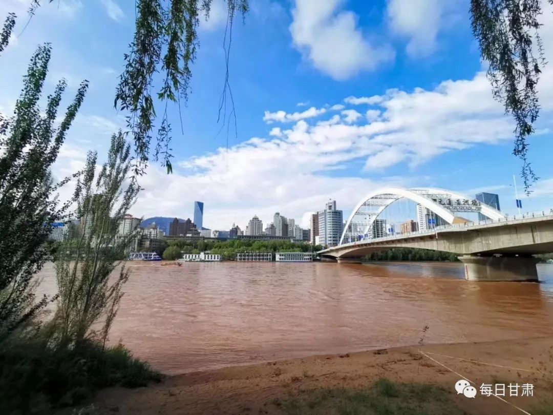 洗眼!最美的不是下雨天,而是和你一起看"兰州蓝",速看各地照片