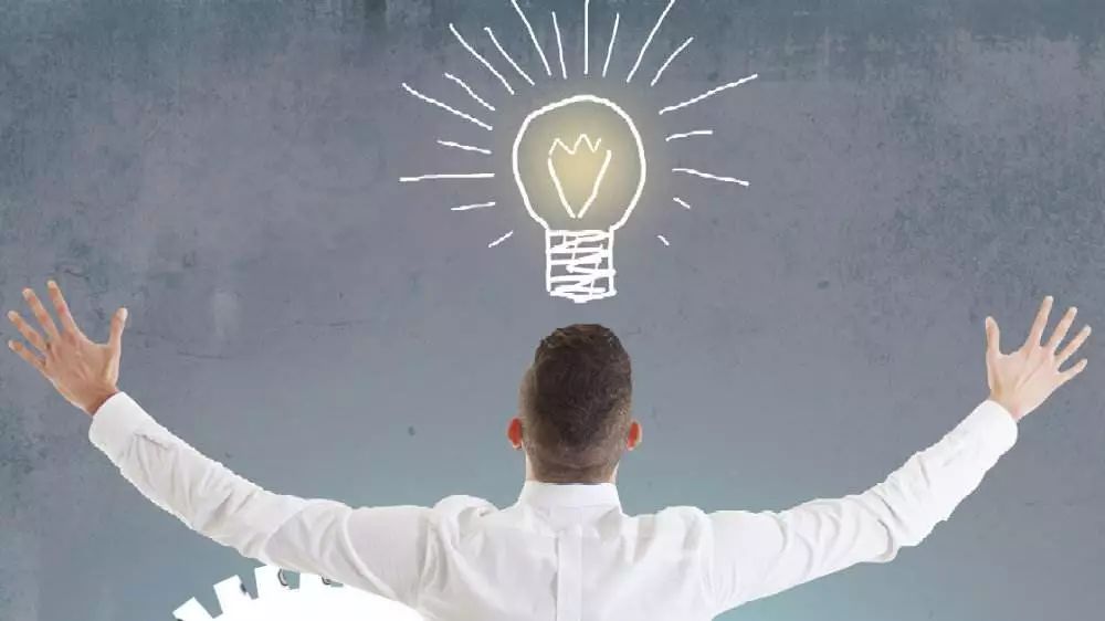 敲门不是 knock the door !说错别人要报警的!