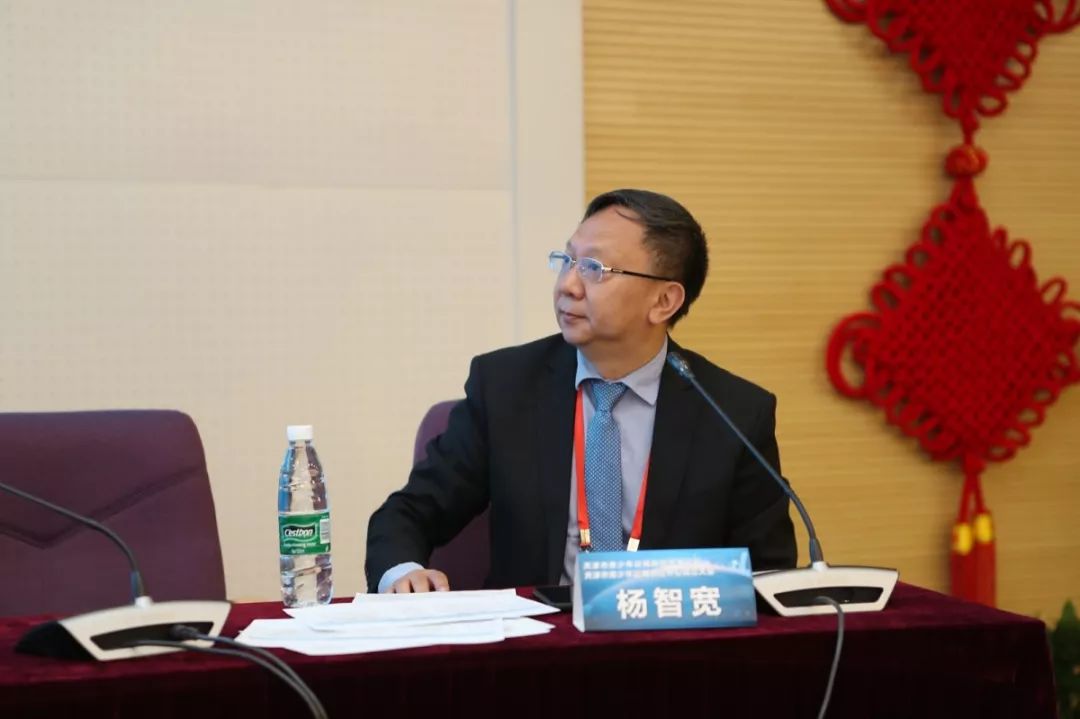 杨智宽教授主持了第二时段的学术交流