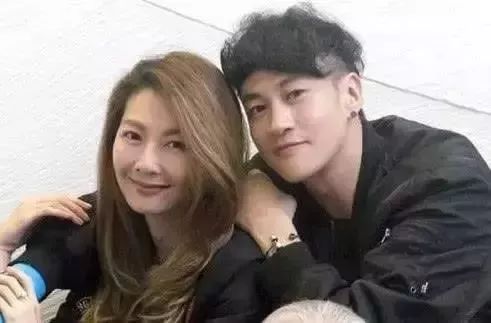 何润东老婆干什么的 bb5a71c52610491fb642daf9a298c84d.jpeg