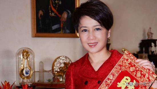 嫁给千亿富豪从不谈钱,却得到600亿资产,富豪亲儿子给后妈打工 诚博娱乐注册平台