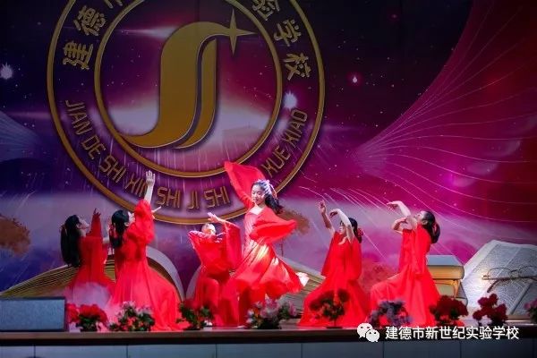 
人均年薪不低于20万元，建德这所学校招聘新教师啦！快打开看看！


