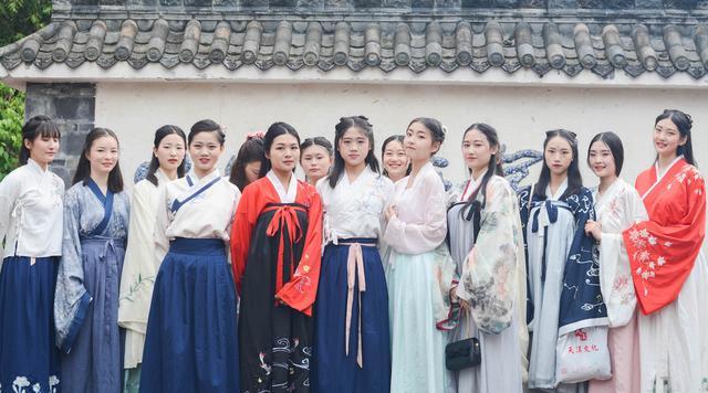 
黄龙溪惊现古典美人高颜值小姐姐原来竟是准空姐


