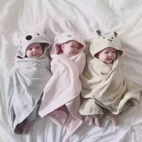                     生了3个儿子，又生了3胞胎，这位辣妈和她的6个娃攻陷了朋友圈