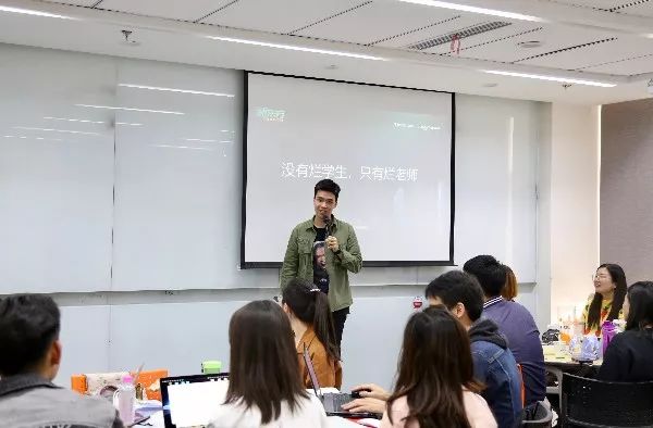
钟志斌：从“古惑仔”到“人民教师”


