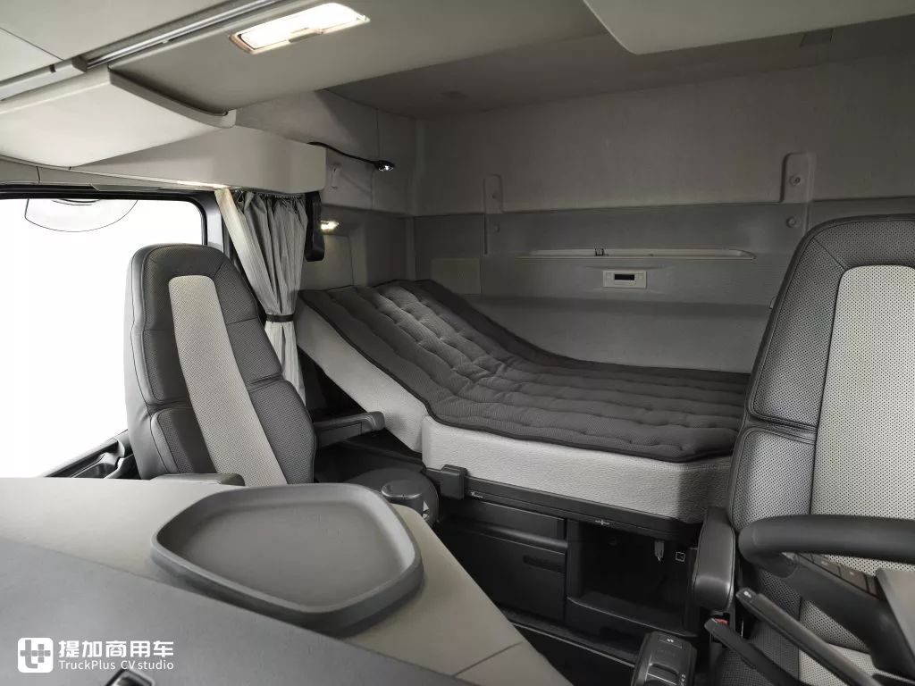 媲美长头卡车的舒适,卧铺加宽25厘米,沃尔沃xxl驾驶室