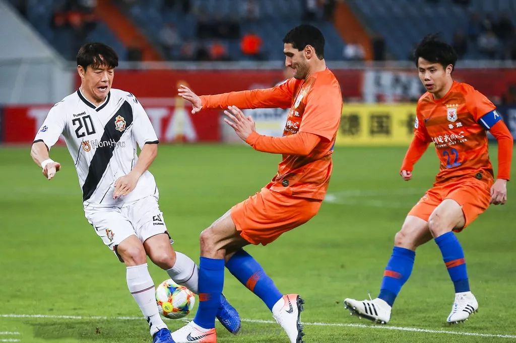 山东鲁能排名_山东鲁能泰山手机壁纸(2)