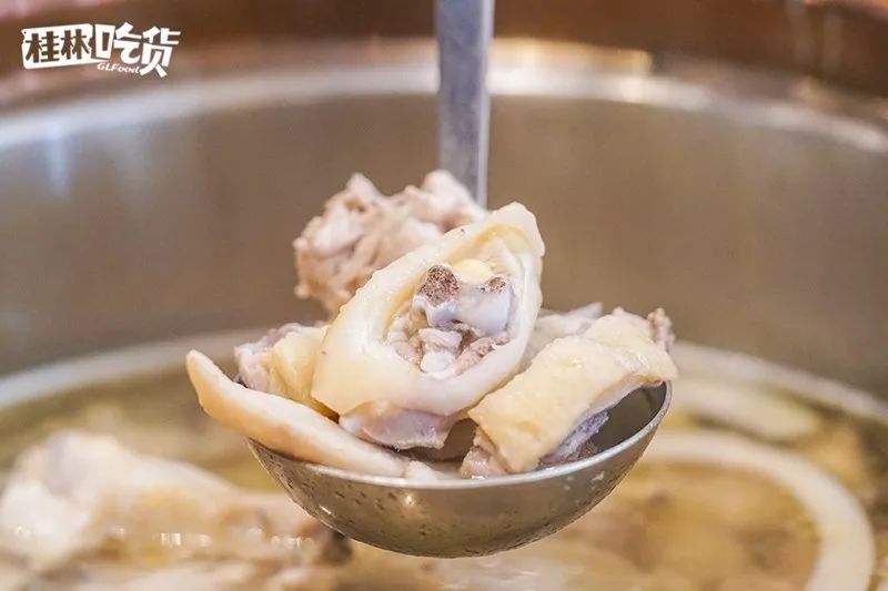 怎么开椰子肉最方便 edf8dd0cc2d4476a8ff4e1fe60f0d6e0.jpeg