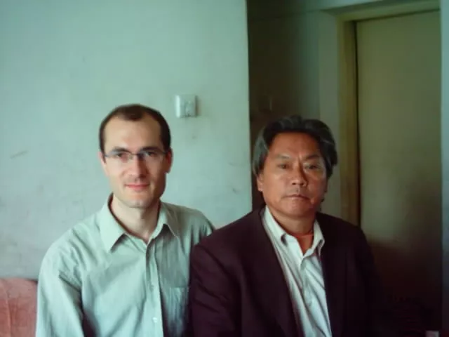 
这位纳若是“烤烟书记”，是“农民教授”，学生爱他却递辞退书


