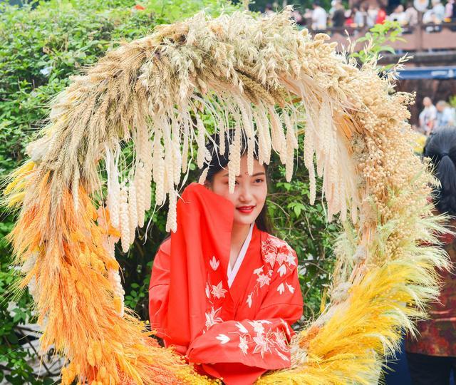 
黄龙溪惊现古典美人高颜值小姐姐原来竟是准空姐


