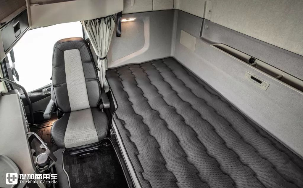 媲美长头卡车的舒适,卧铺加宽25厘米,沃尔沃xxl驾驶室