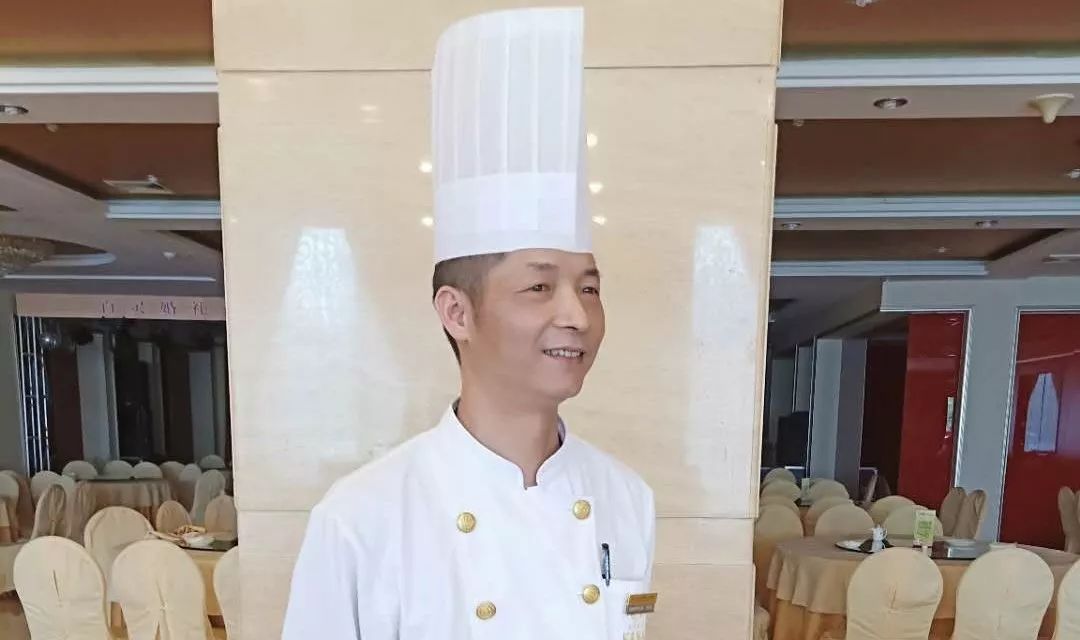西安大唐西市酒店厨师长,2016年至2019年为西安喜来登大酒店行政总厨