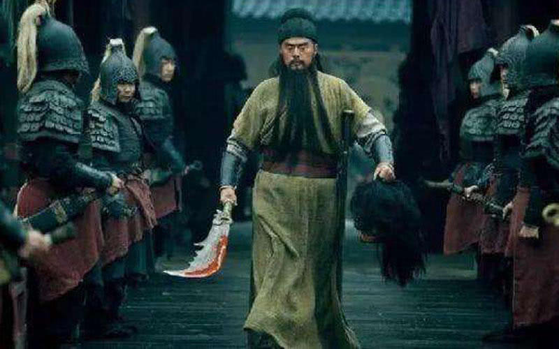 曹操手下猛将众多，为何在讨伐董卓时，连应战华雄都不敢呢？