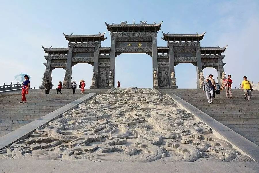 现在的平顶山香山寺,是重新修葺过的.