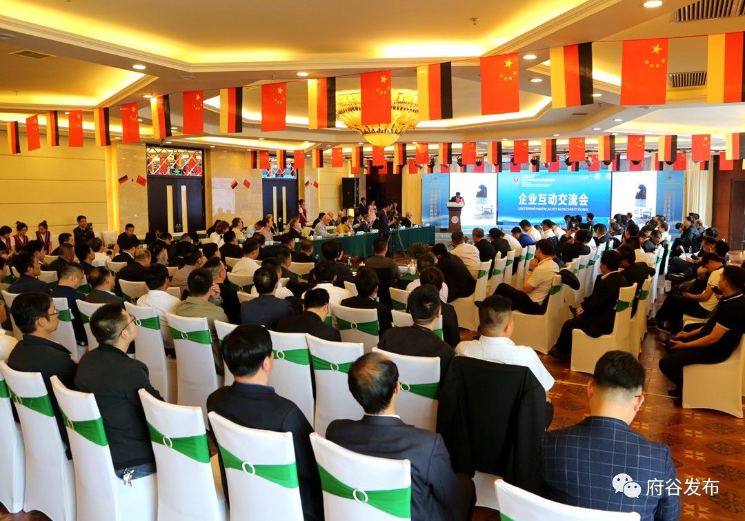 2019年经济高峰论坛_...四届 北京总部经济国际高峰论坛 将在2019年京交会上举办(2)
