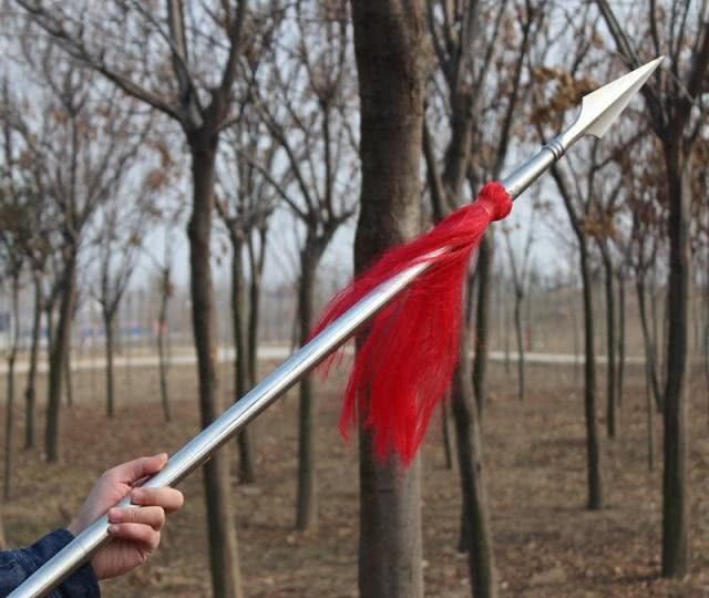 同时,长枪还是所有冷兵器里成本最低的兵器.