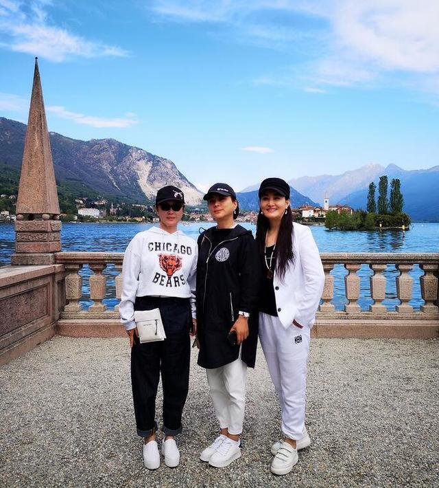 56岁李玲玉现身米兰旅游,昔日女神优雅从容,单身至今潇洒自在! 万博体育客户端下载