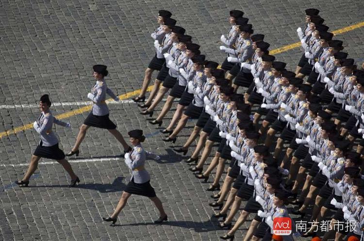 从俄罗斯阅兵,看女兵在现代信息化战争中如何大展身手?