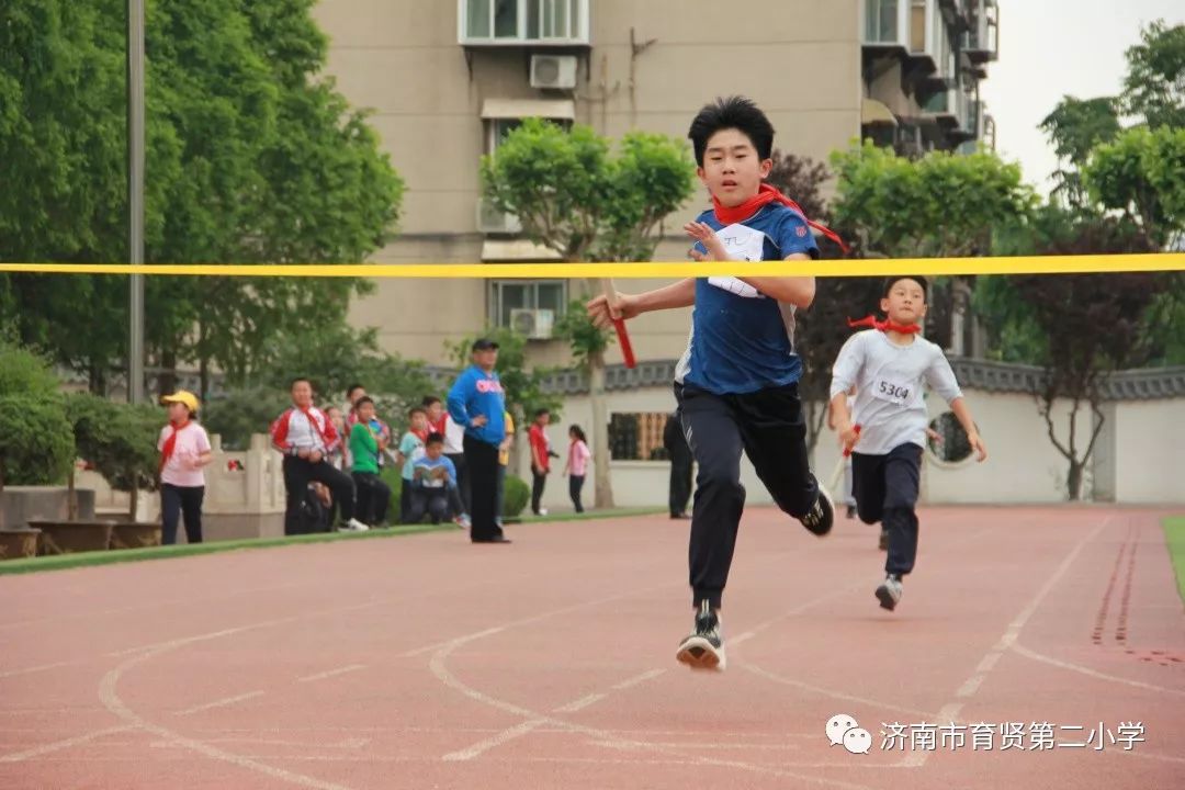 追寻健康追求快乐济南市育贤第二小学举行第十四届健康杯春季田径运动