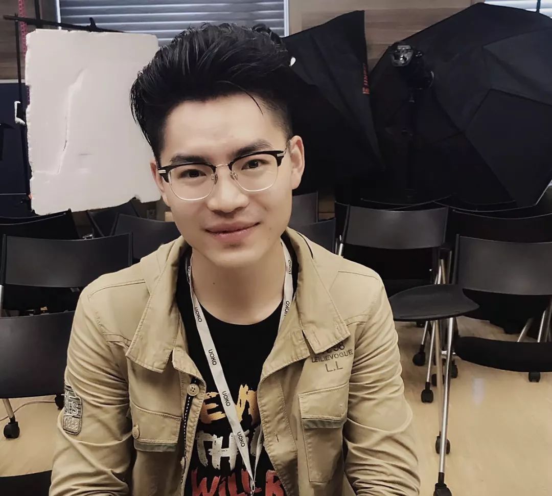 我男同事的包里装了我半年的工资