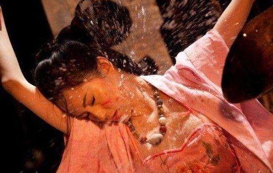 中国“四大美女”个个貌美，却有3个遭受裸刑，最后一个才17岁