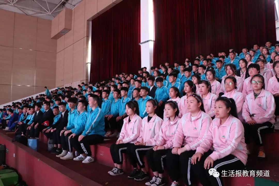 哈尔滨女子职业技术学校与哈尔滨市剑桥职业技术学校举行2019年职业