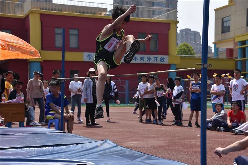 余姚市第二实验小学第48届田径运动会开幕了