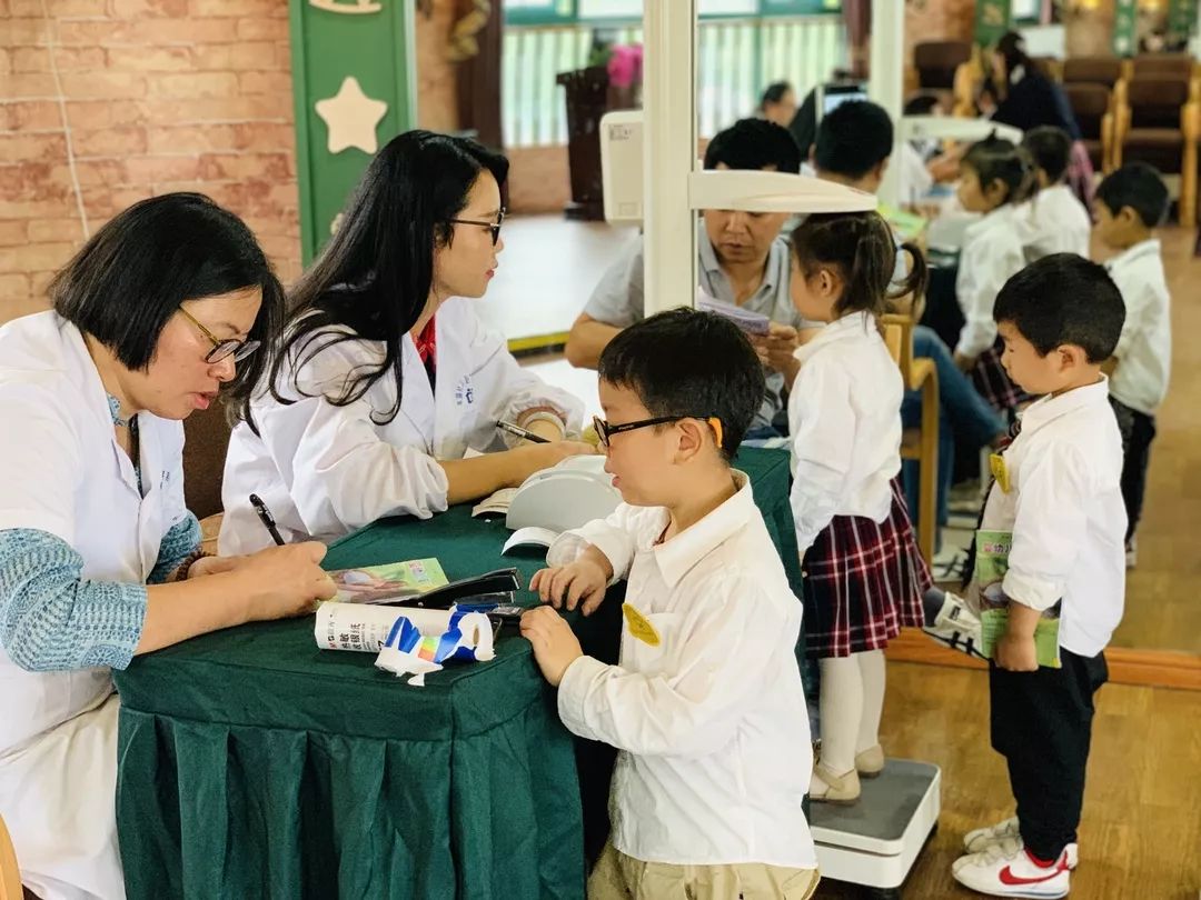 "呵护健康,关注成长"——东方明珠国际幼儿园年度体检