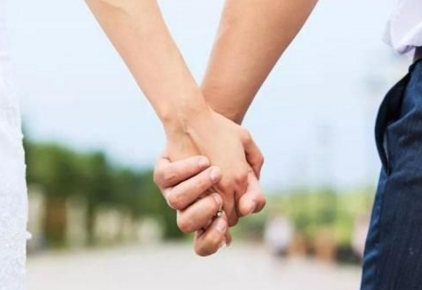 咋样做让男人对你感兴趣 a53bc06091d04fdf9d963d2d9fc83c3a.png