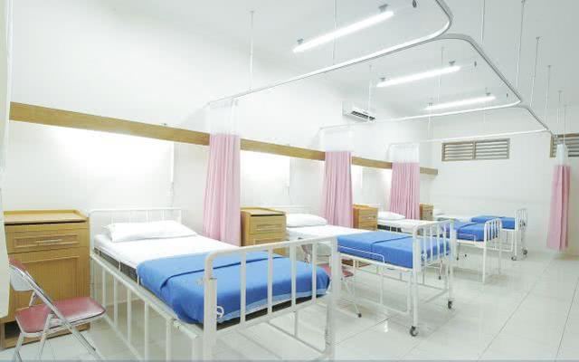                     6岁女孩发烧，母亲听信小诊所的灌肠疗法，反致孩子肾衰竭