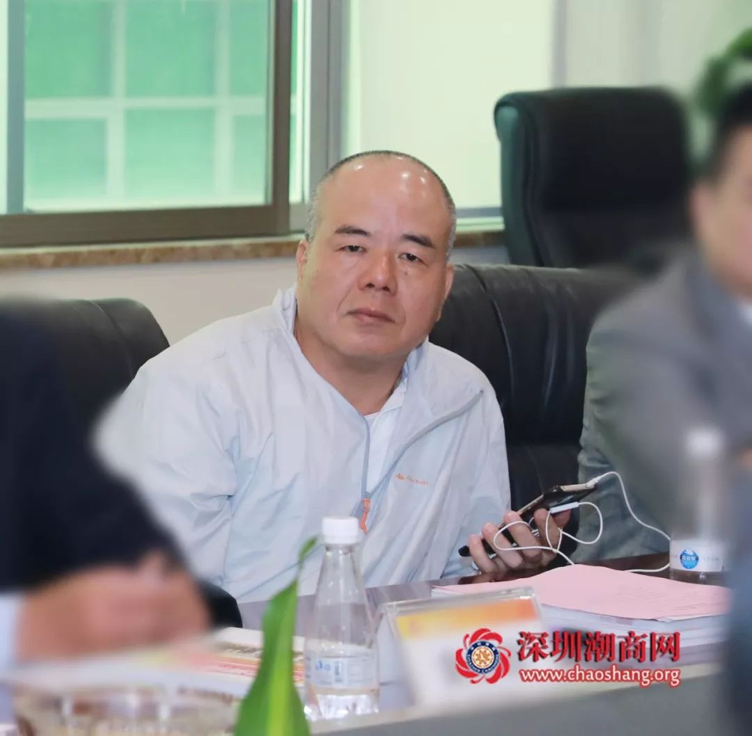 会议我会副会长黄梅辉(左,王楚群(右)出席会议我会副会长郭澍楠(左)