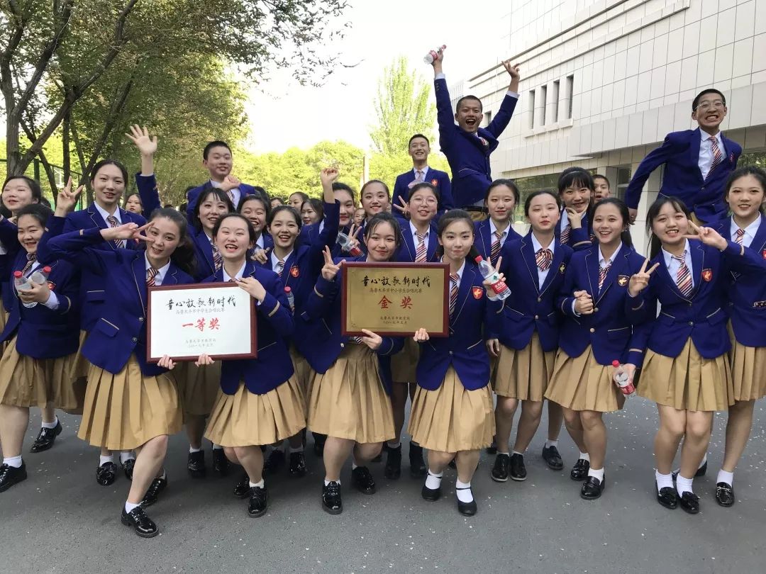 喜报热烈祝贺我校合唱团在2019年乌鲁木齐市中小学合唱比赛中双获第一