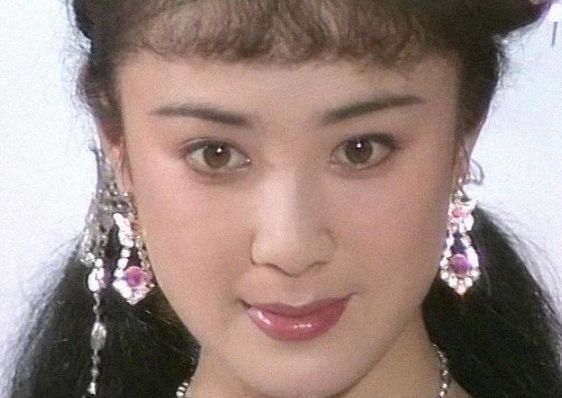 天小编要说的是另一部经典电视剧《封神演义》中苏妲己的扮演者傅艺伟。