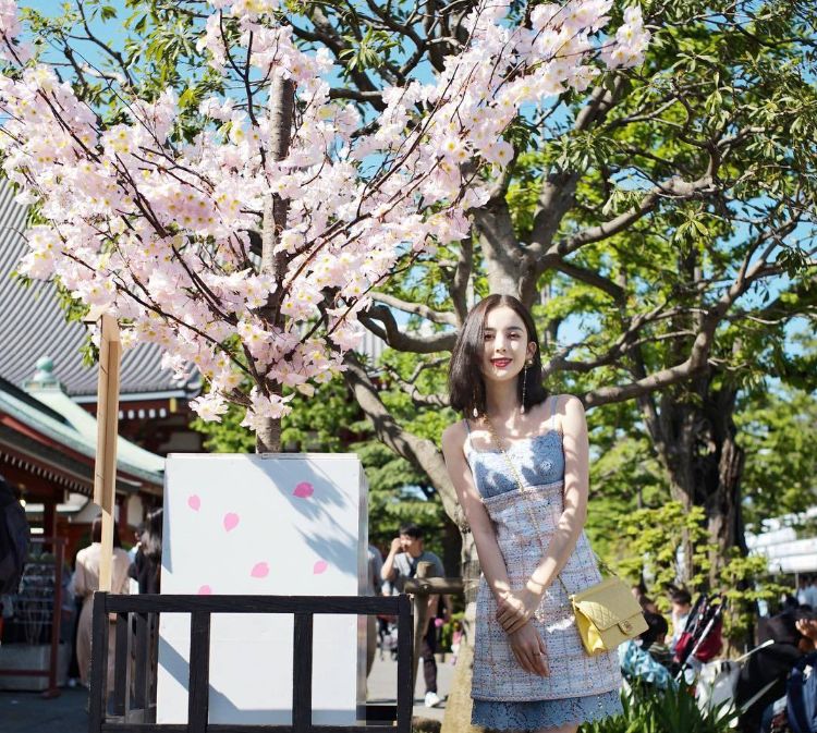 娜扎日本庆生晒私图美炸天！可生图脸却大了一圈，还胖出了小肚子？