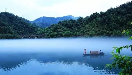 飞天山人口_郴州飞天山图片(2)